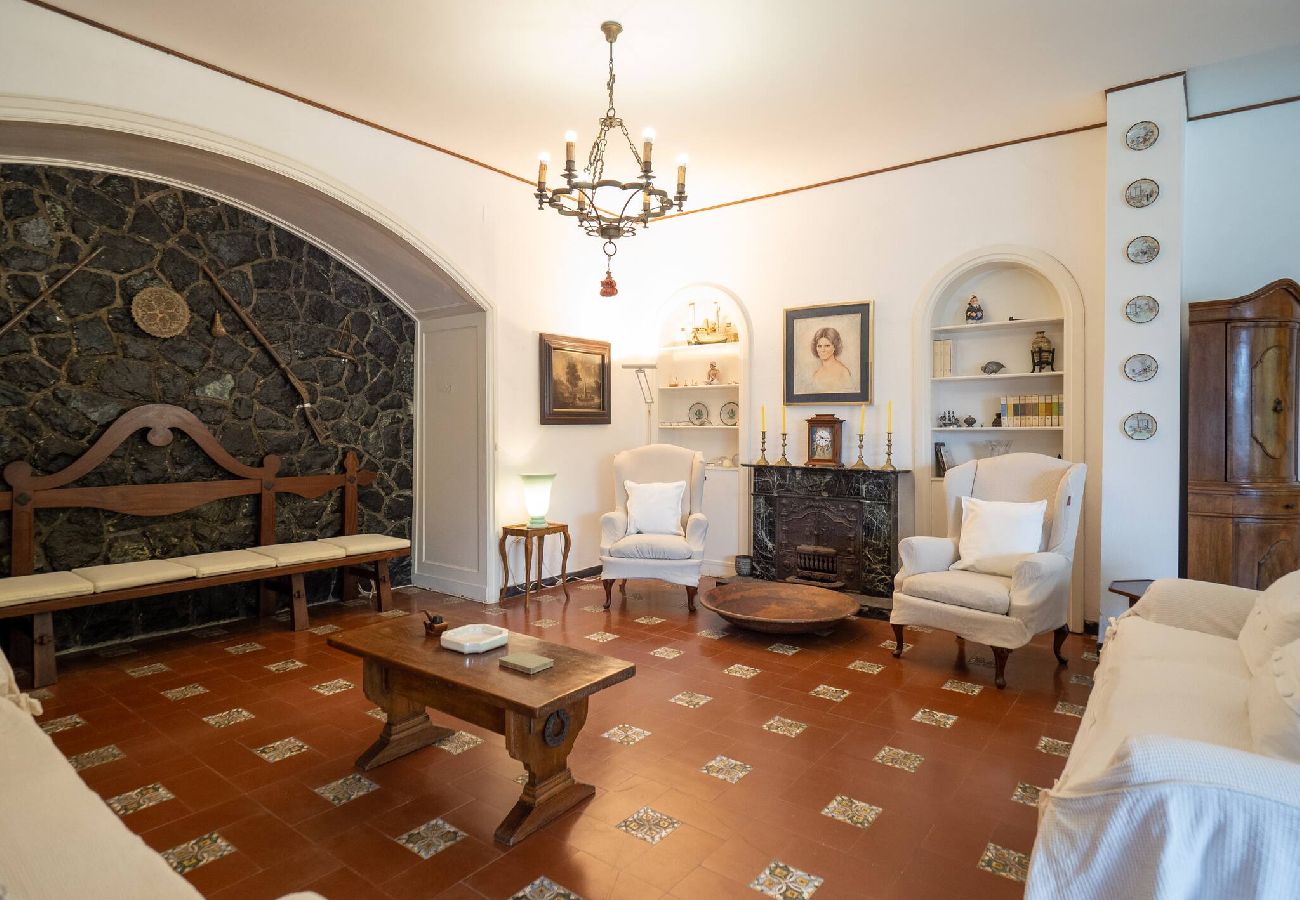 Villa a Monterosso al Mare - Villa Tanca with AC, Terrace & Views