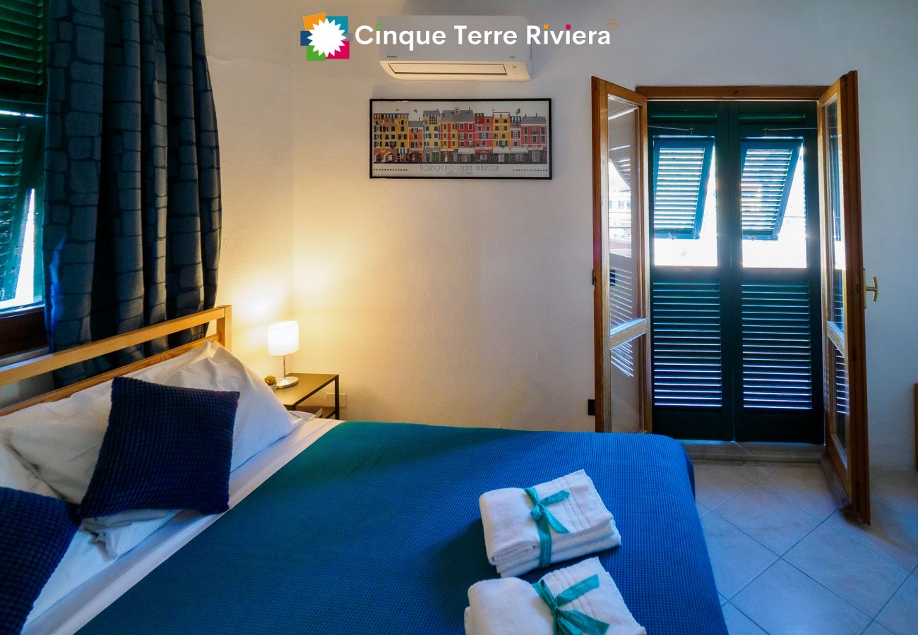 Appartamento a Vernazza - Casa Teresa with AC and Sea View Balcony