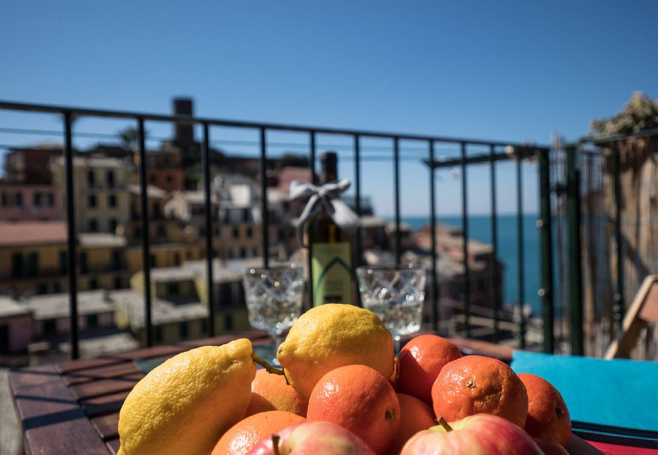 Studio a Vernazza - La Torretta dei Merli Studio with Unique Views