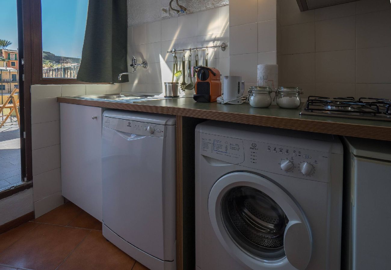 Studio a Vernazza - La Torretta dei Merli Studio with Unique Views