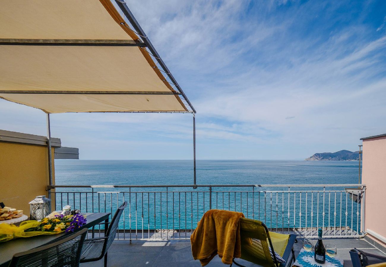 Appartamento a Manarola - La Lampara Sea View Terrace Apartment with AC