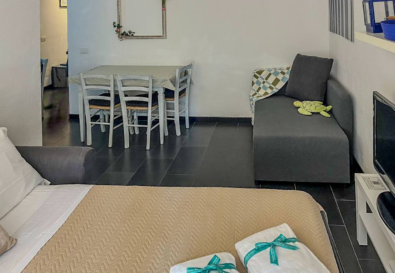 Appartamento a Monterosso al Mare - Sciacchetrà Apartment with AC & Patio