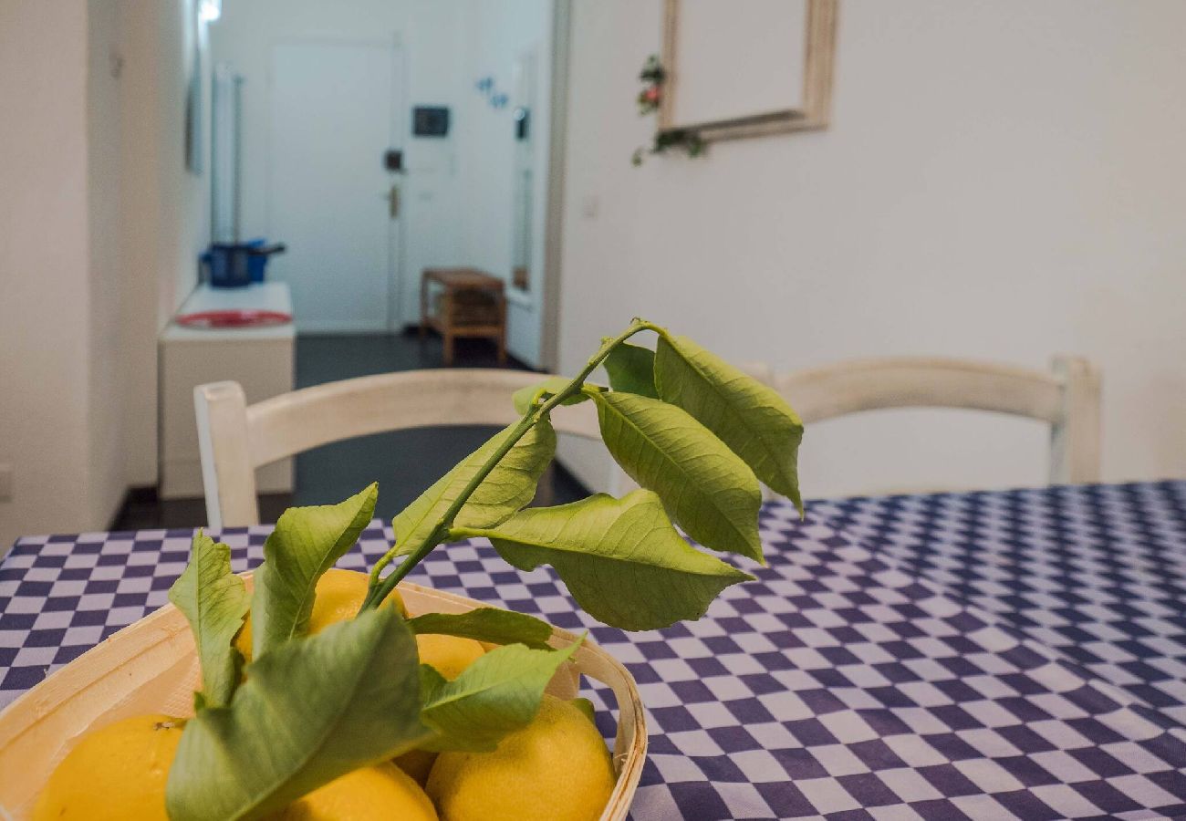 Appartamento a Monterosso al Mare - Sciacchetrà Apartment with AC & Patio