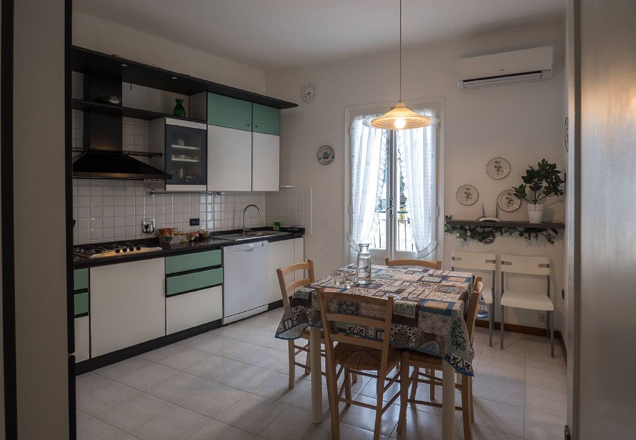 Appartamento a Vernazza - Recanissu Apartment with Balcony & AC