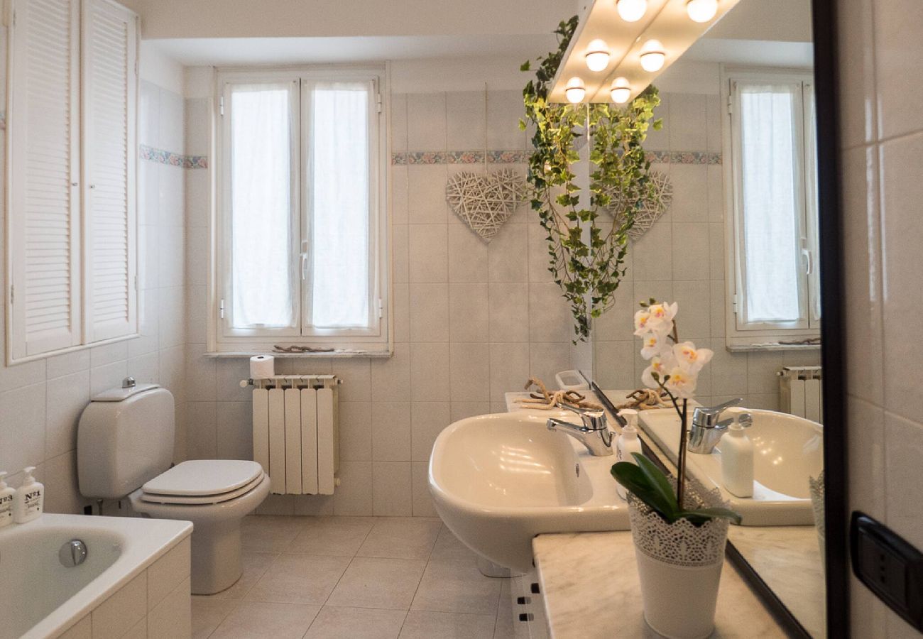 Appartamento a Vernazza - Recanissu Apartment with Balcony & AC