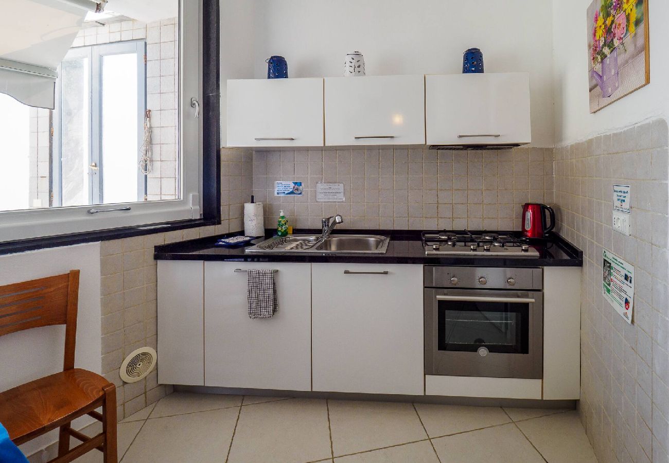 Appartamento a Vernazza - Unda de Ma Apartment with AC & Sea View Balcony