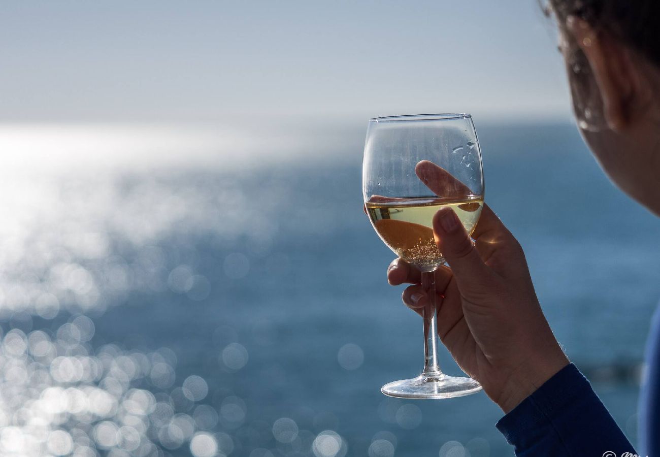 Appartamento a Vernazza - Unda de Ma Apartment with AC & Sea View Balcony