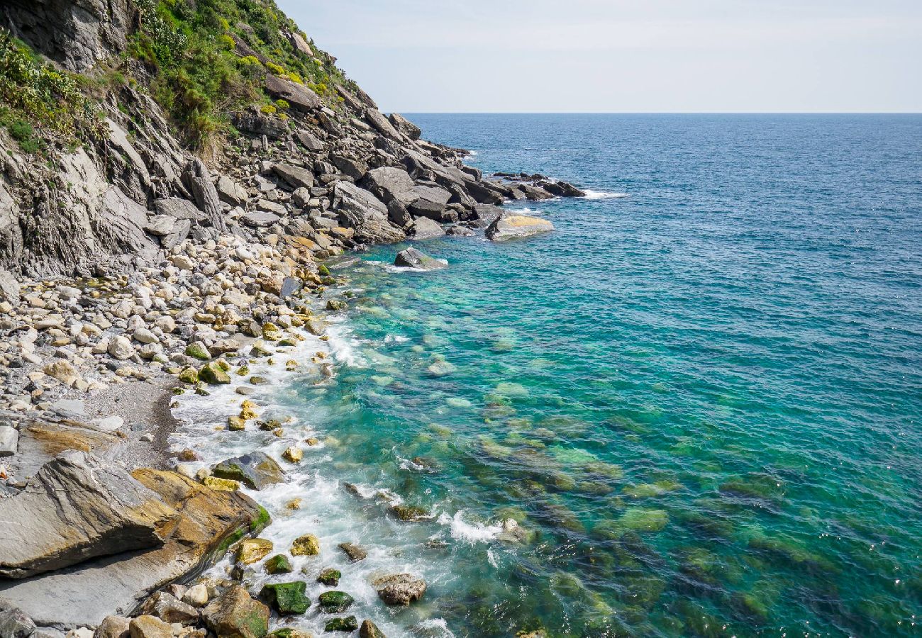 Appartamento a Vernazza - Unda de Ma Apartment with AC & Sea View Balcony