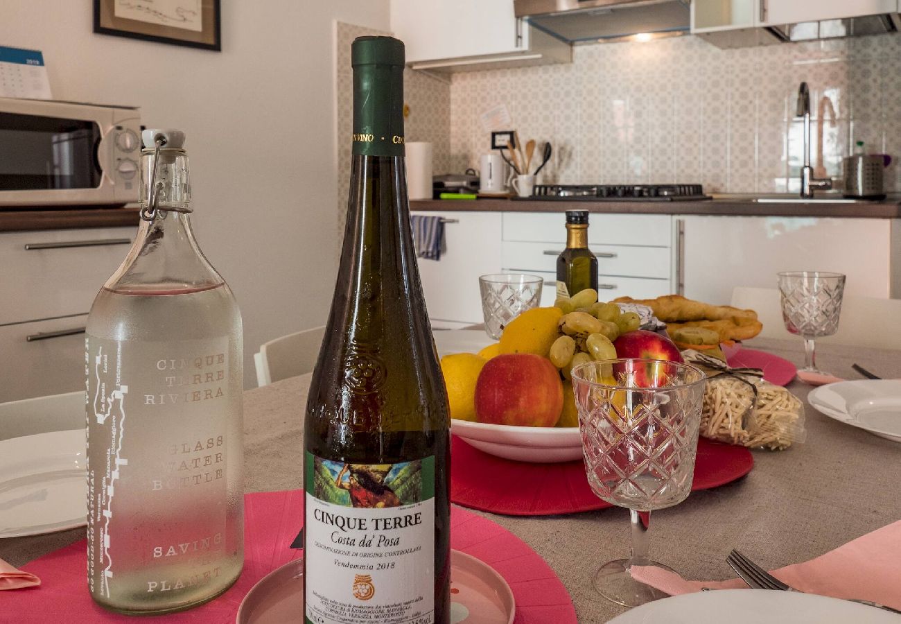 Ferienwohnung in Vernazza - El Nin Apartment with Terrace & AC