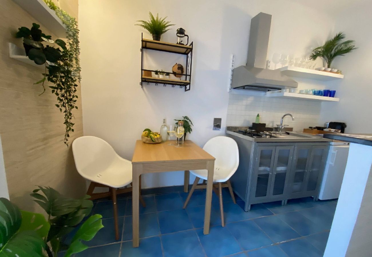 Ferienwohnung in Monterosso al Mare - Fetta di Limone Apartment with AC and Patio
