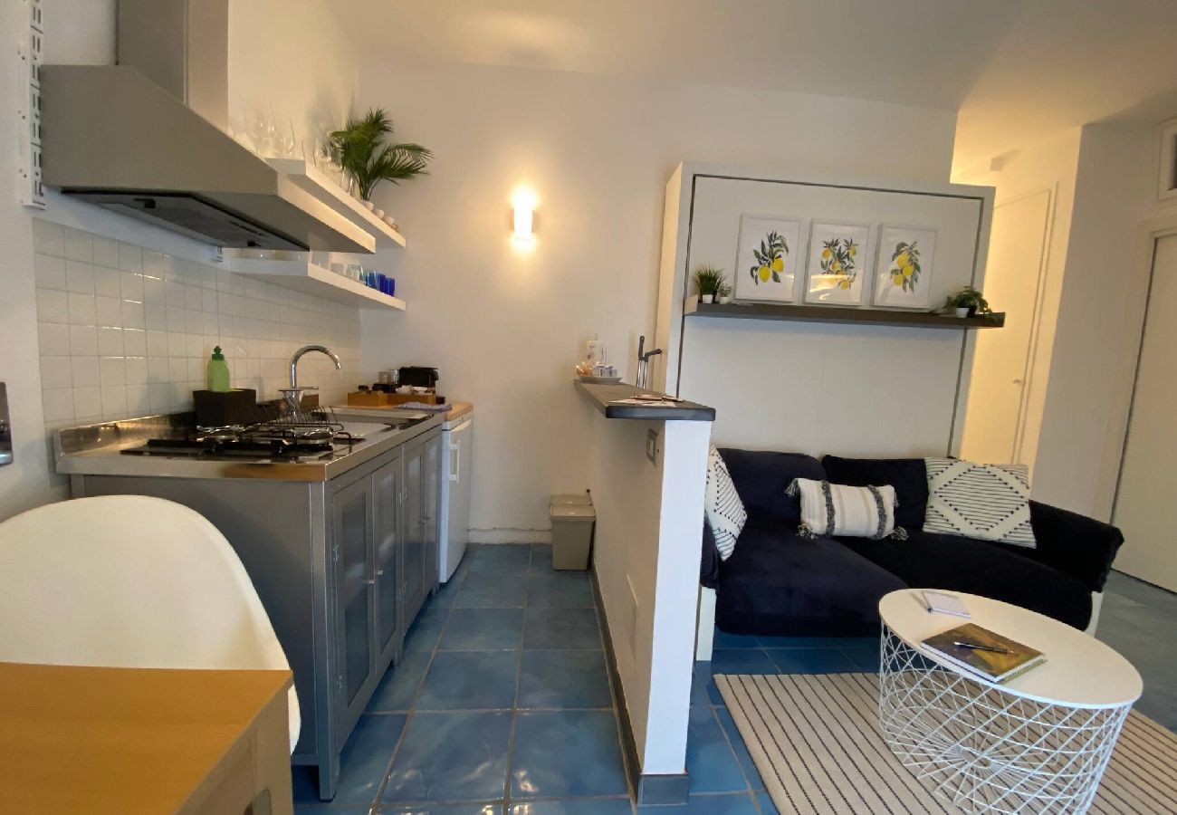 Ferienwohnung in Monterosso al Mare - Fetta di Limone Apartment with AC and Patio