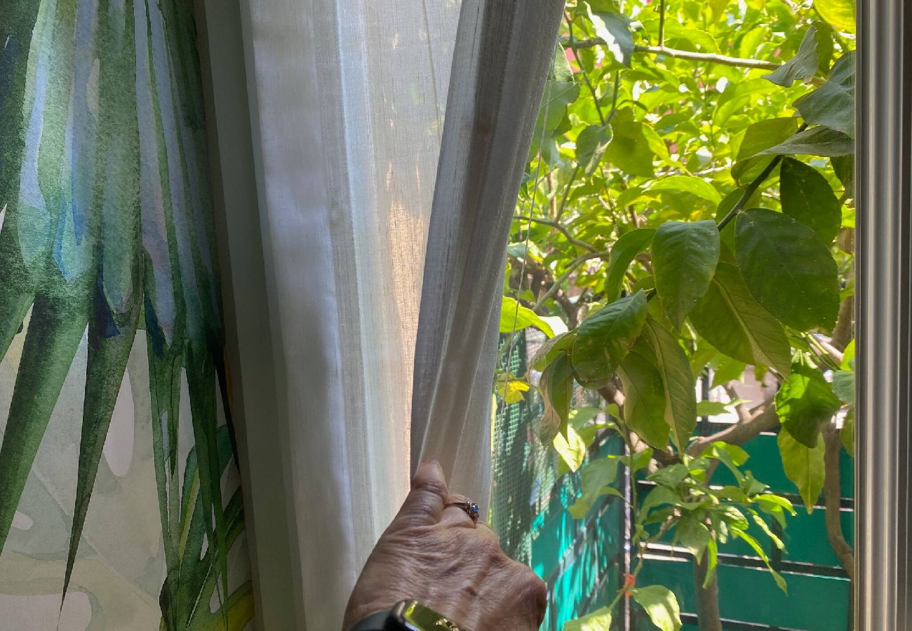 Ferienwohnung in Monterosso al Mare - Fetta di Limone Apartment with AC and Patio