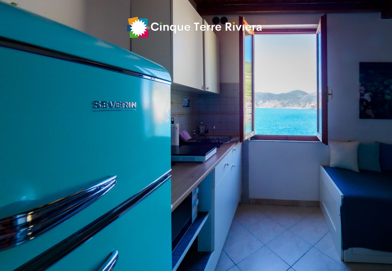 Ferienwohnung in Vernazza - Casa Teresa with AC and Sea View Balcony
