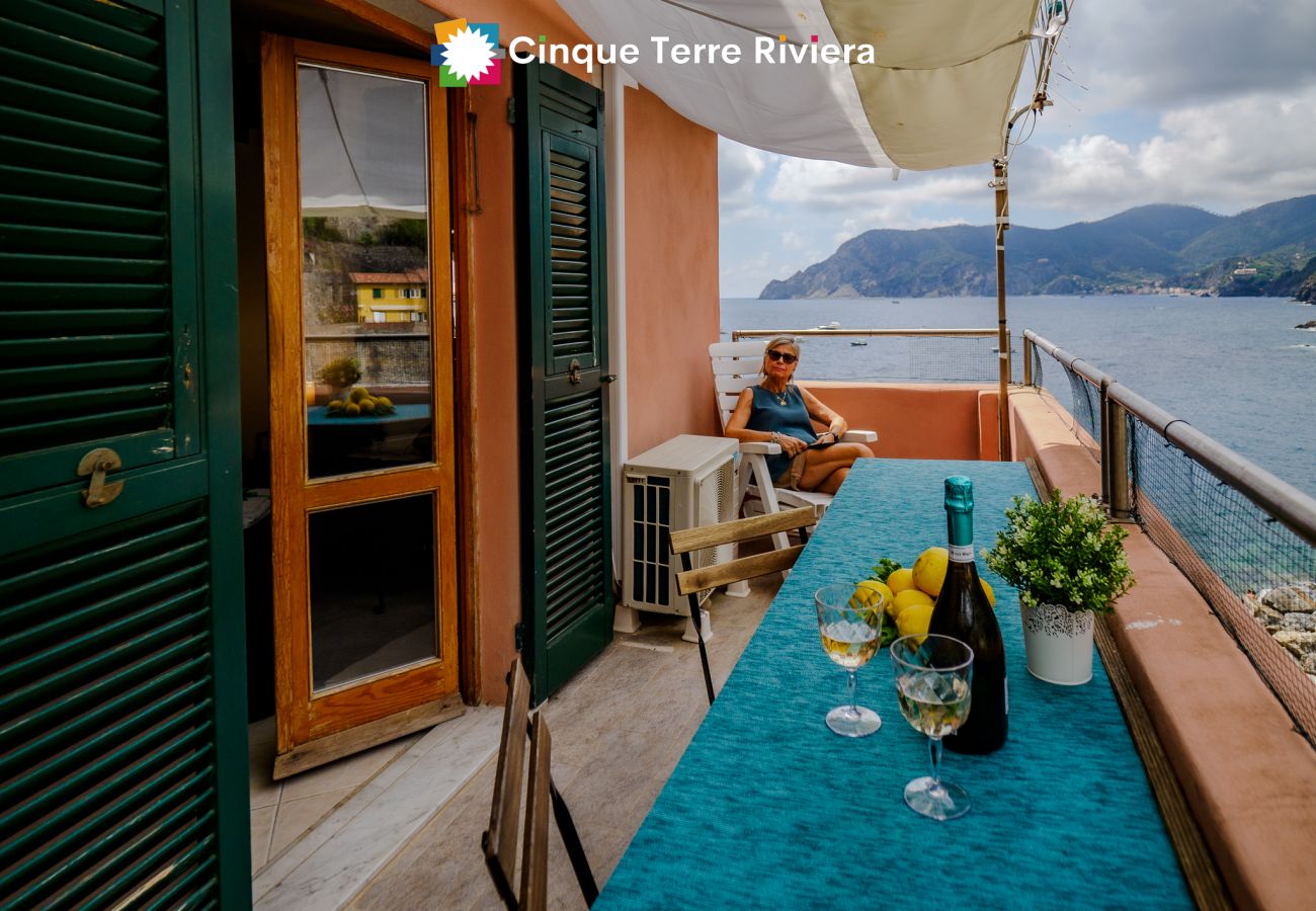 Ferienwohnung in Vernazza - Casa Teresa with AC and Sea View Balcony