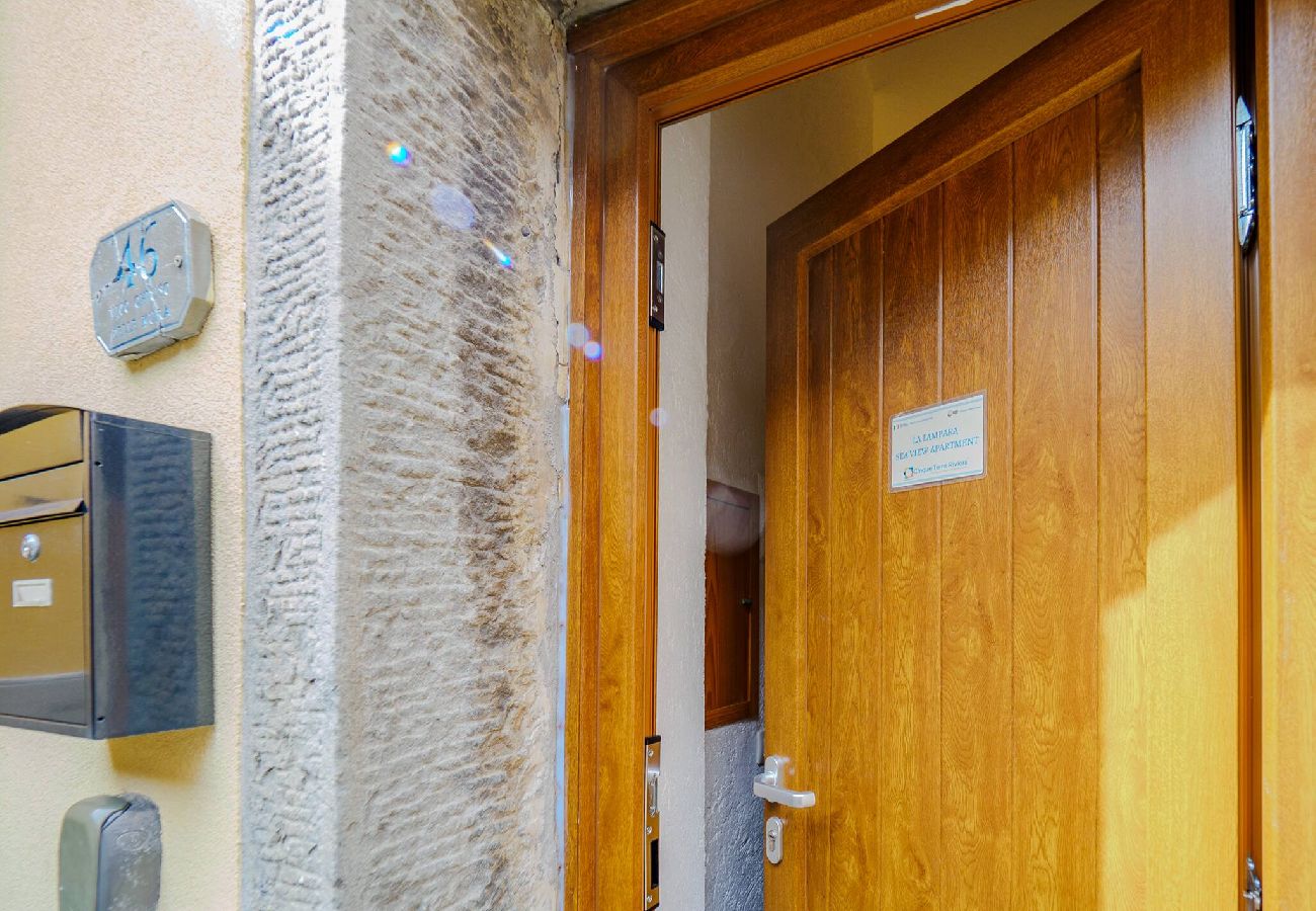 Ferienwohnung in Manarola - La Lampara Sea View Terrace Apartment with AC