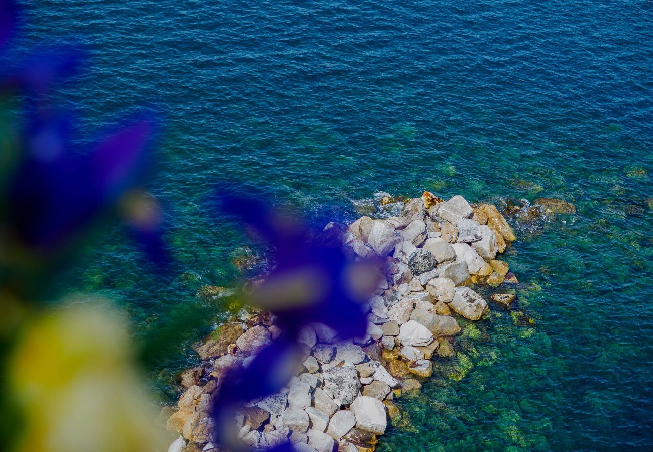 Ferienwohnung in Manarola - La Lampara Sea View Terrace Apartment with AC