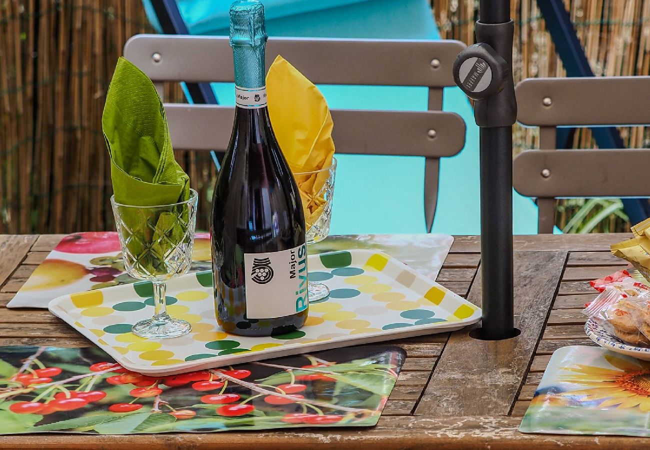 Ferienwohnung in Monterosso al Mare - Sciacchetrà Apartment with AC & Patio