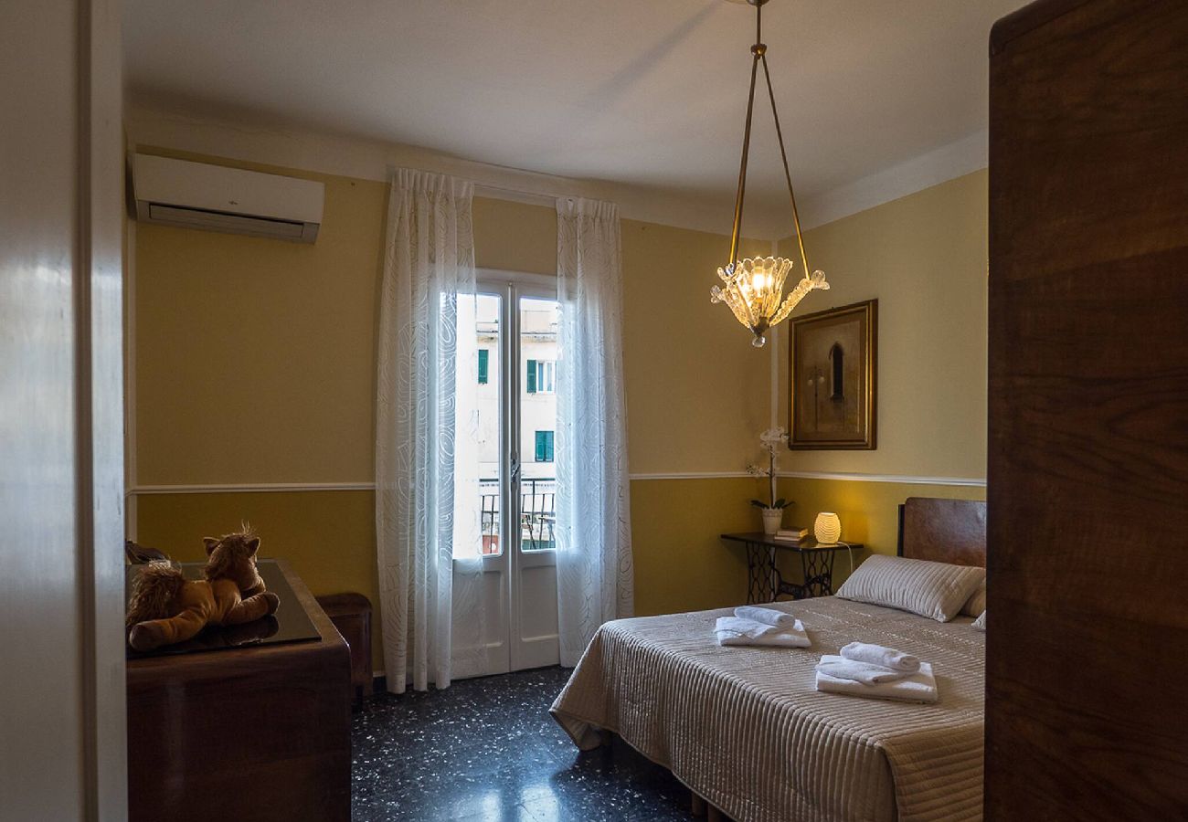 Ferienwohnung in Vernazza - Recanissu Apartment with Balcony & AC