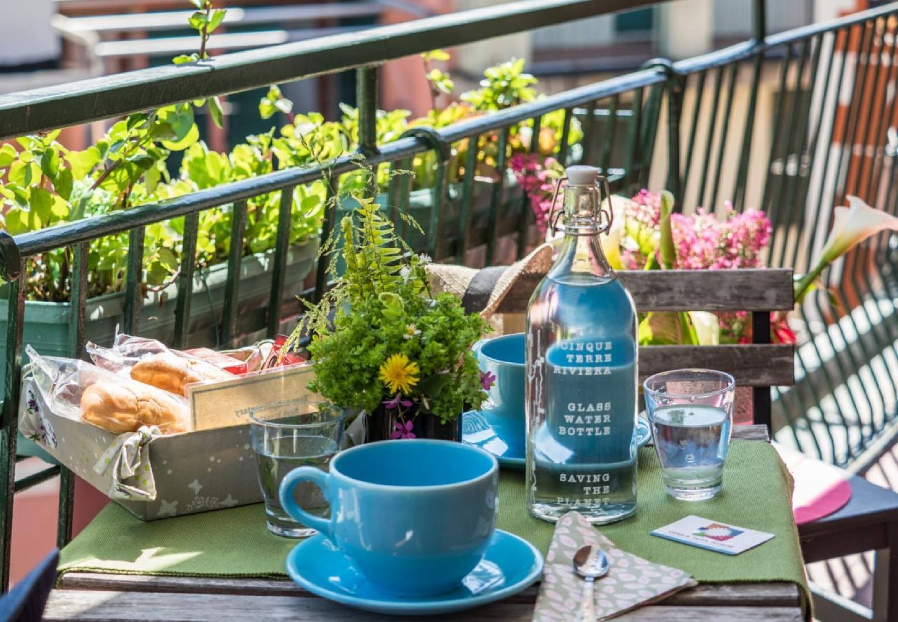 Ferienwohnung in Vernazza - Recanissu Apartment with Balcony & AC