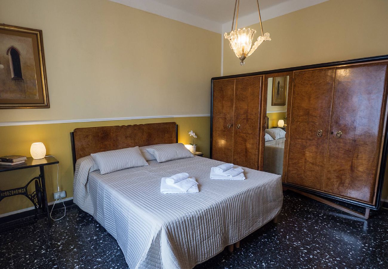 Ferienwohnung in Vernazza - Recanissu Apartment with Balcony & AC