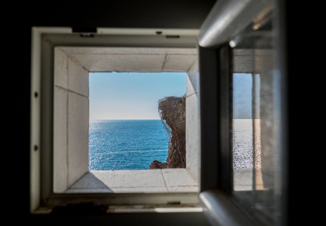 Ferienwohnung in Vernazza - Unda de Ma Apartment with AC & Sea View Balcony
