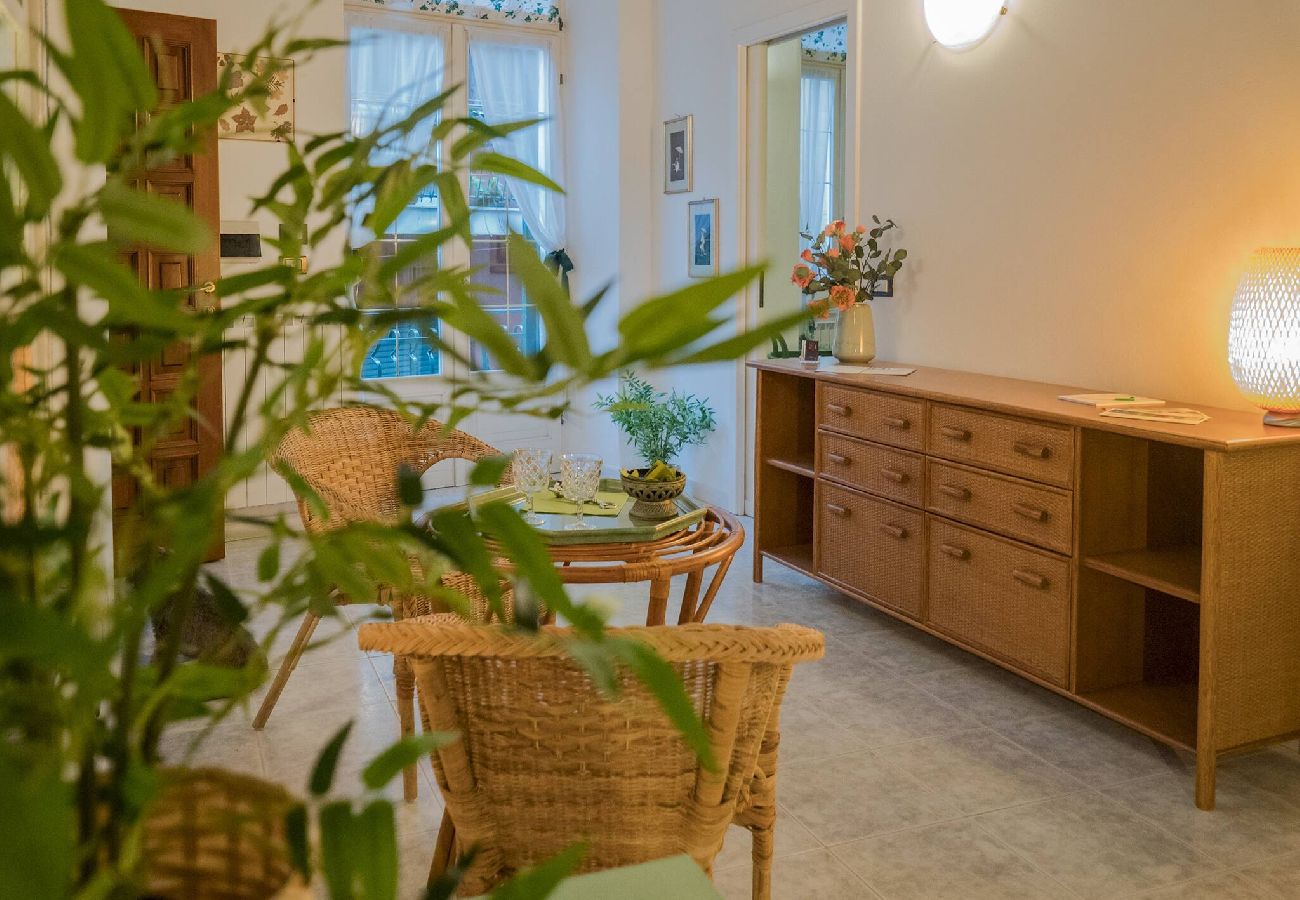 Ferienwohnung in Monterosso al Mare - Picabon Quiet Apartment with AC & Balcony