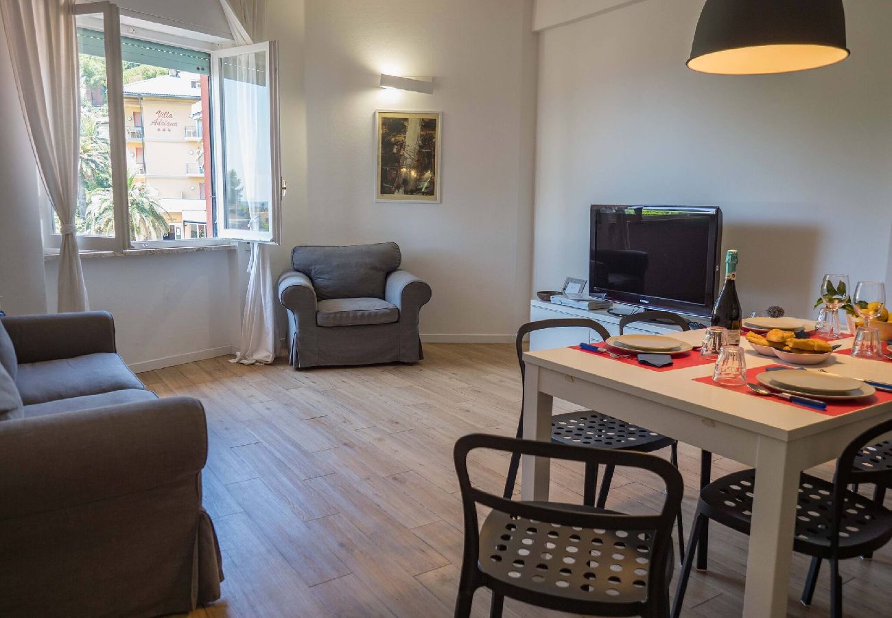 Ferienwohnung in Monterosso al Mare - Scimiscià 2-bedroom Apartment with AC