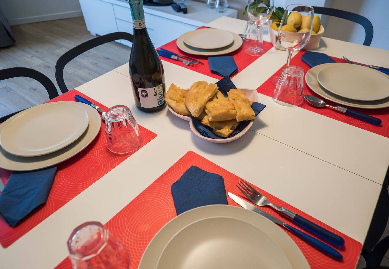 Ferienwohnung in Monterosso al Mare - Scimiscià 2-bedroom Apartment with AC