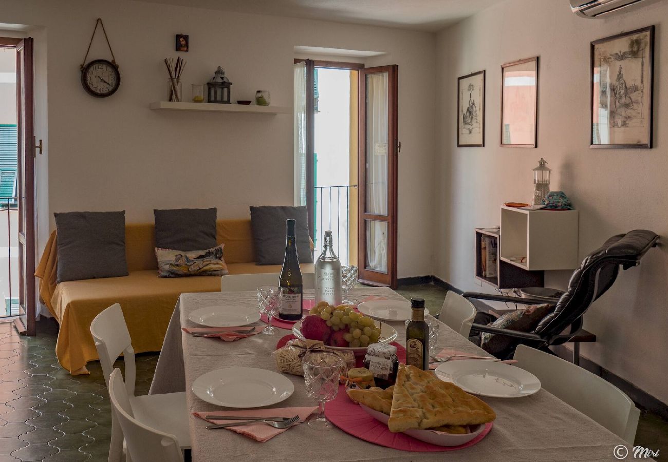 Apartment in Vernazza - El Nin Apartment with Terrace & AC