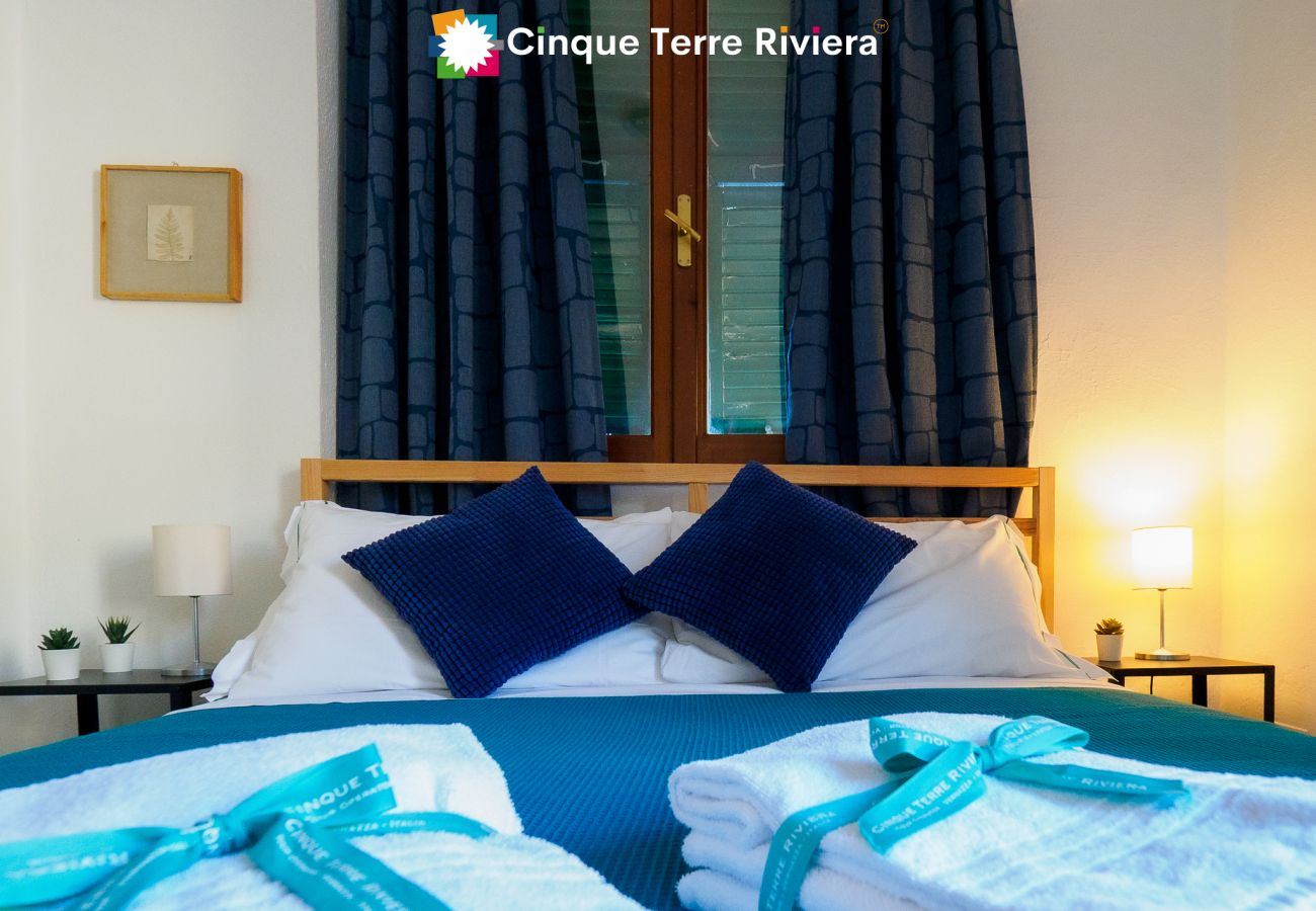 Apartment in Vernazza - Casa Teresa with AC and Sea View Balcony