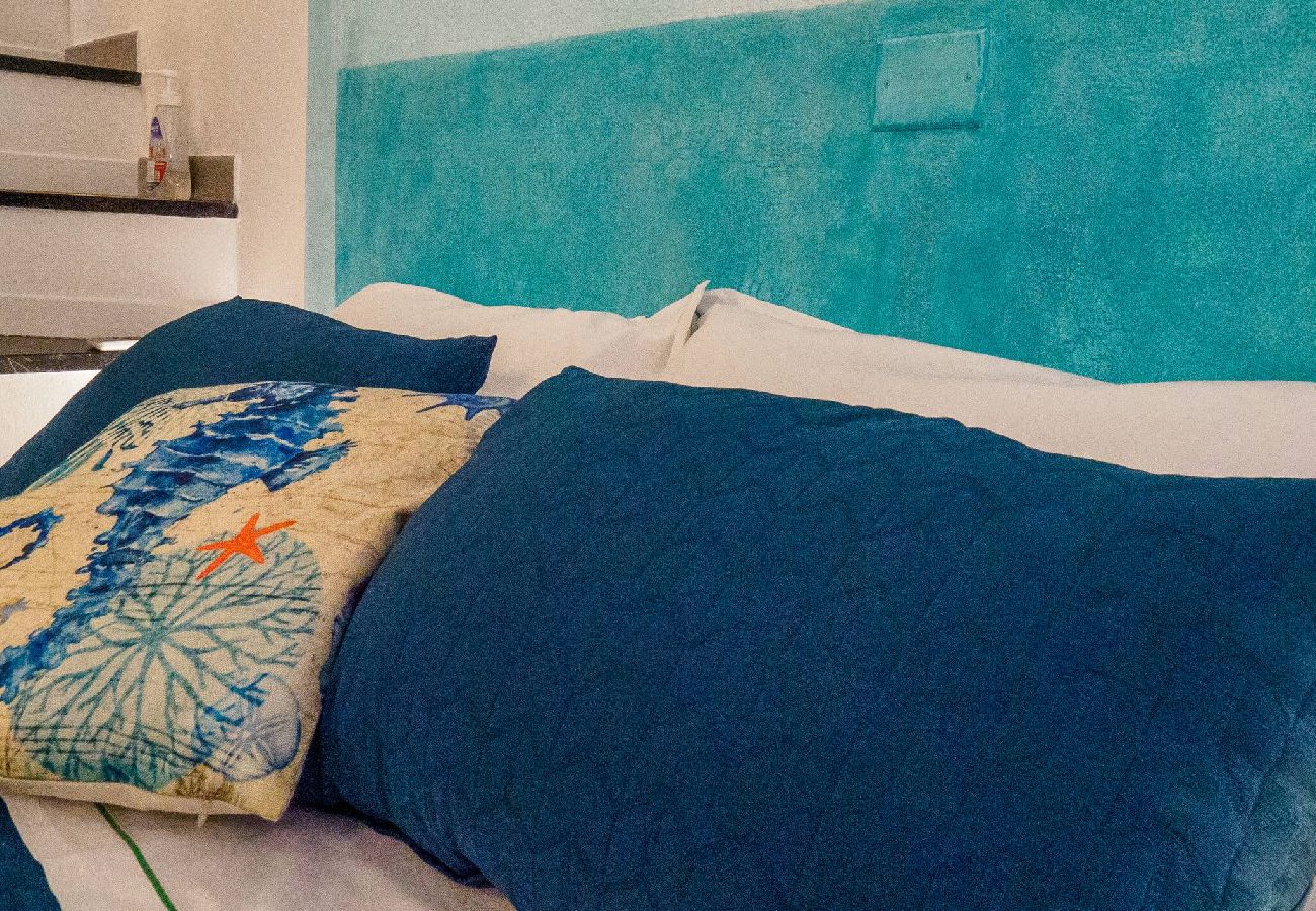 Rent by room in Vernazza - Picagetta Tiny Room with AC