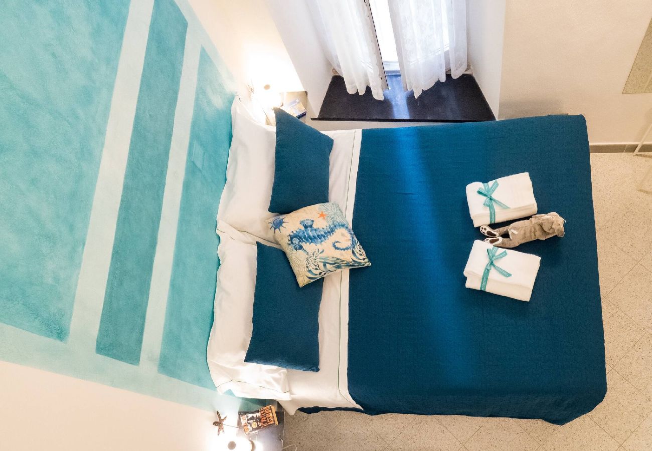 Rent by room in Vernazza - Picagetta Tiny Room with AC