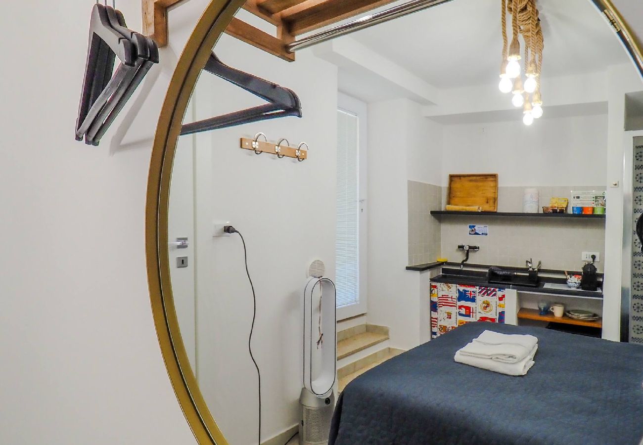 Rent by room in Vernazza - Ventu de Ma Tiny Room