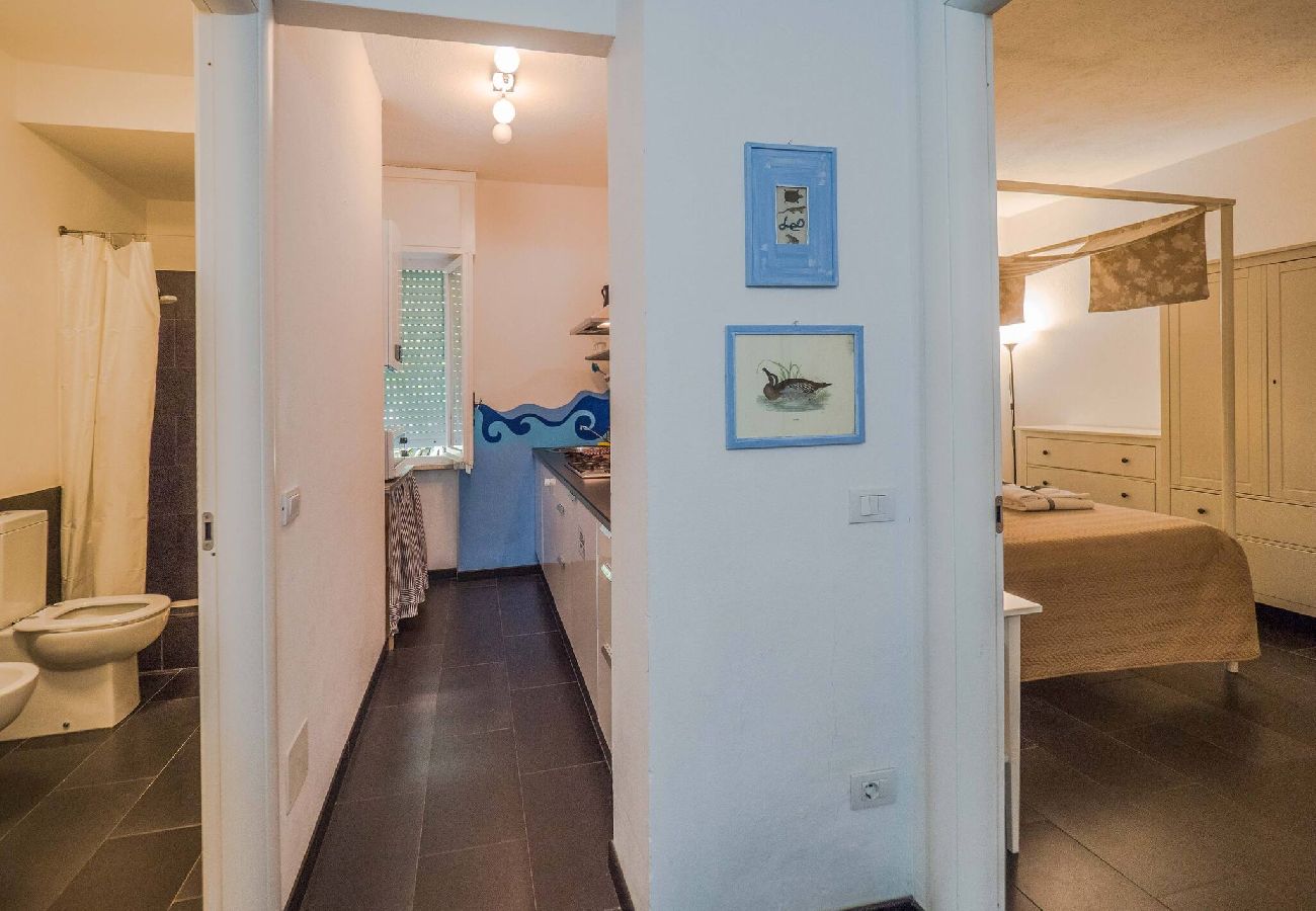 Apartment in Monterosso al Mare - Sciacchetrà Apartment with AC & Patio