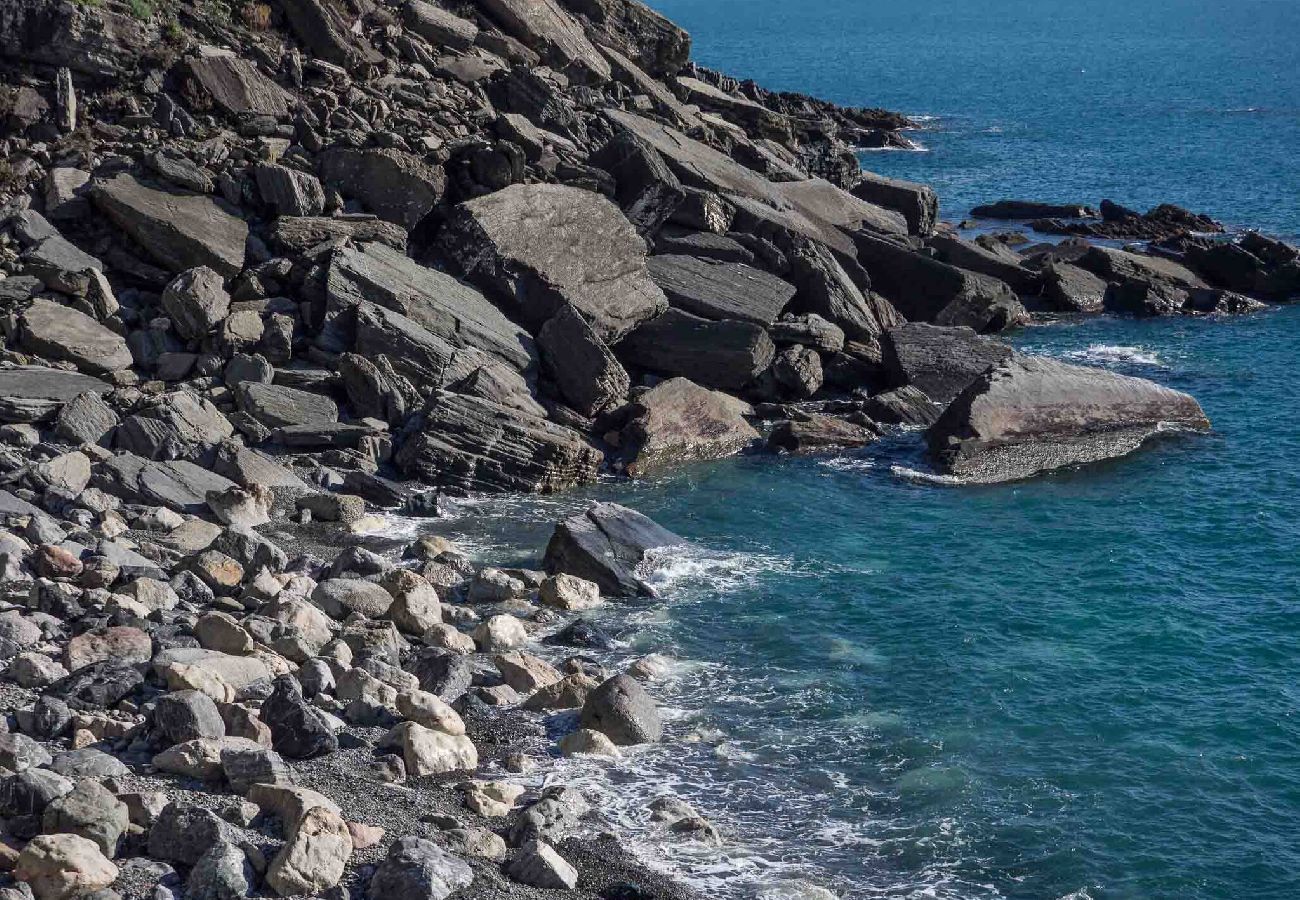 Apartment in Vernazza - Unda de Ma Apartment with AC & Sea View Balcony