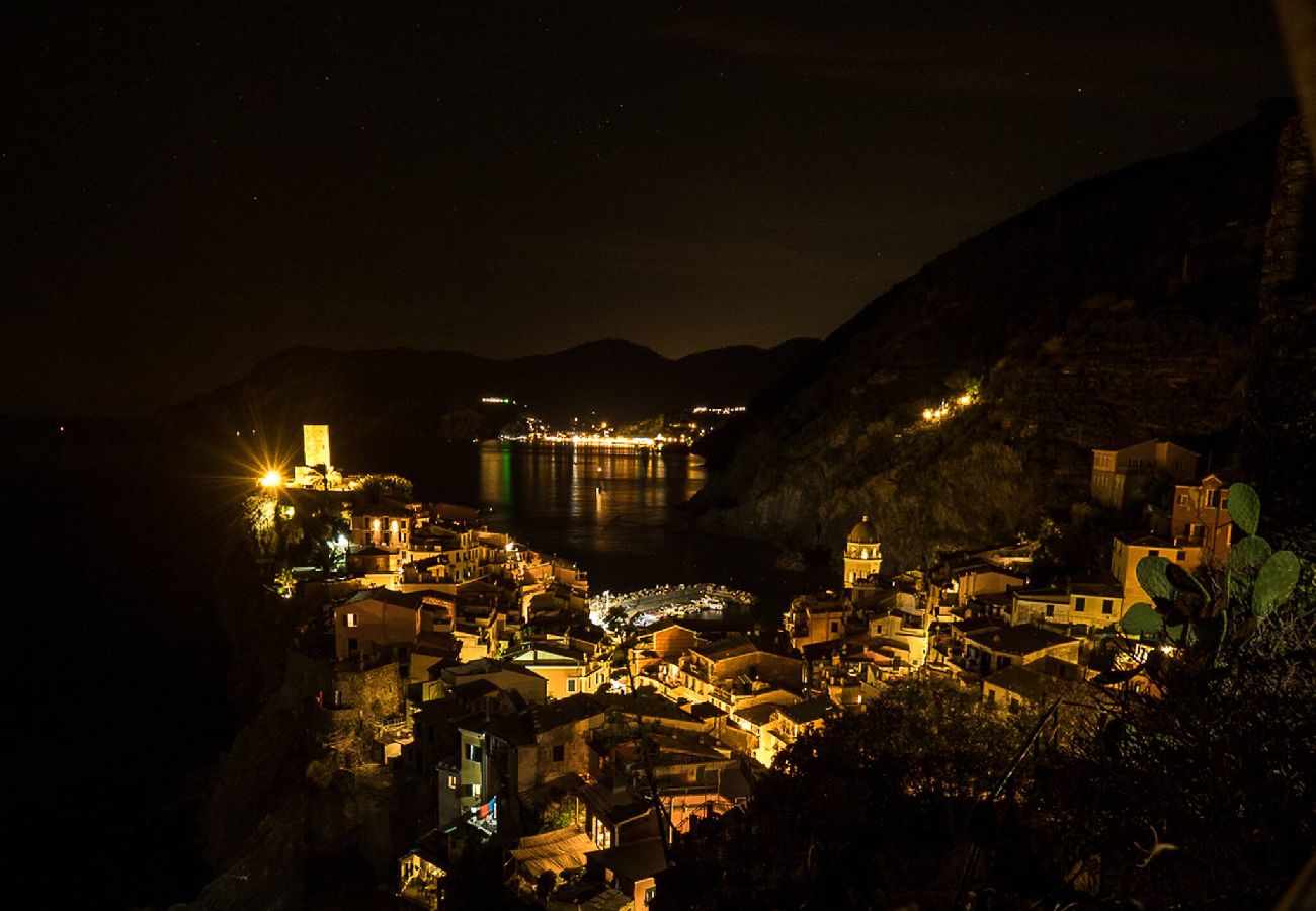 Apartment in Vernazza - Unda de Ma Apartment with AC & Sea View Balcony