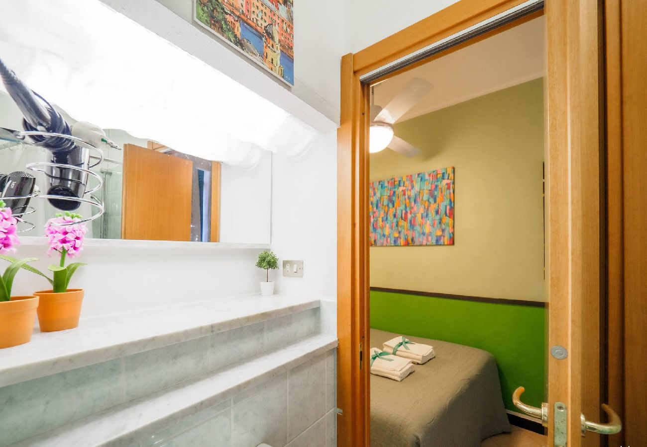 Rent by room in Vernazza - Carmelina Tiny Village Room