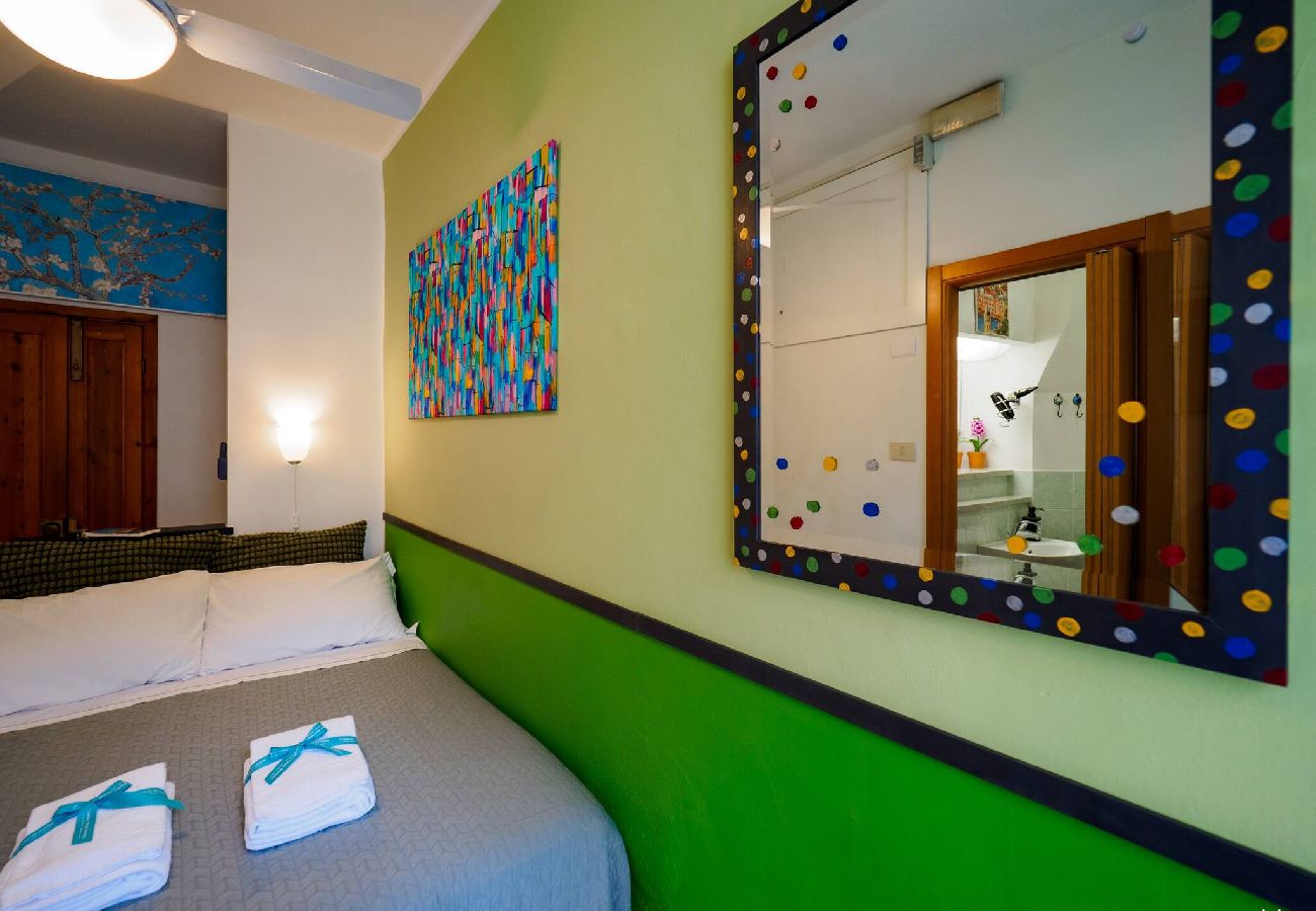 Rent by room in Vernazza - Carmelina Tiny Village Room