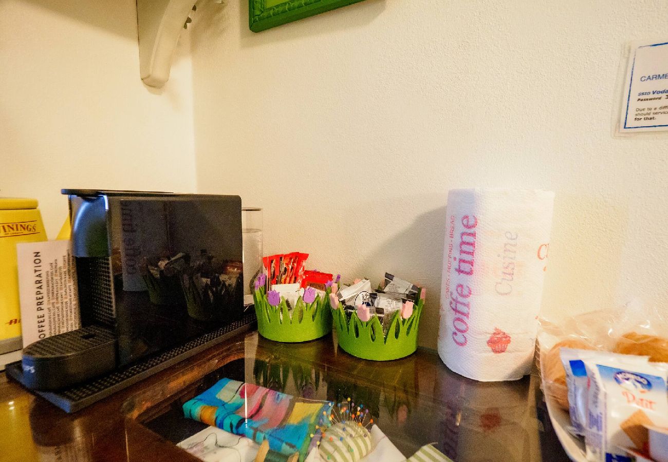 Rent by room in Vernazza - Carmelina Tiny Village Room