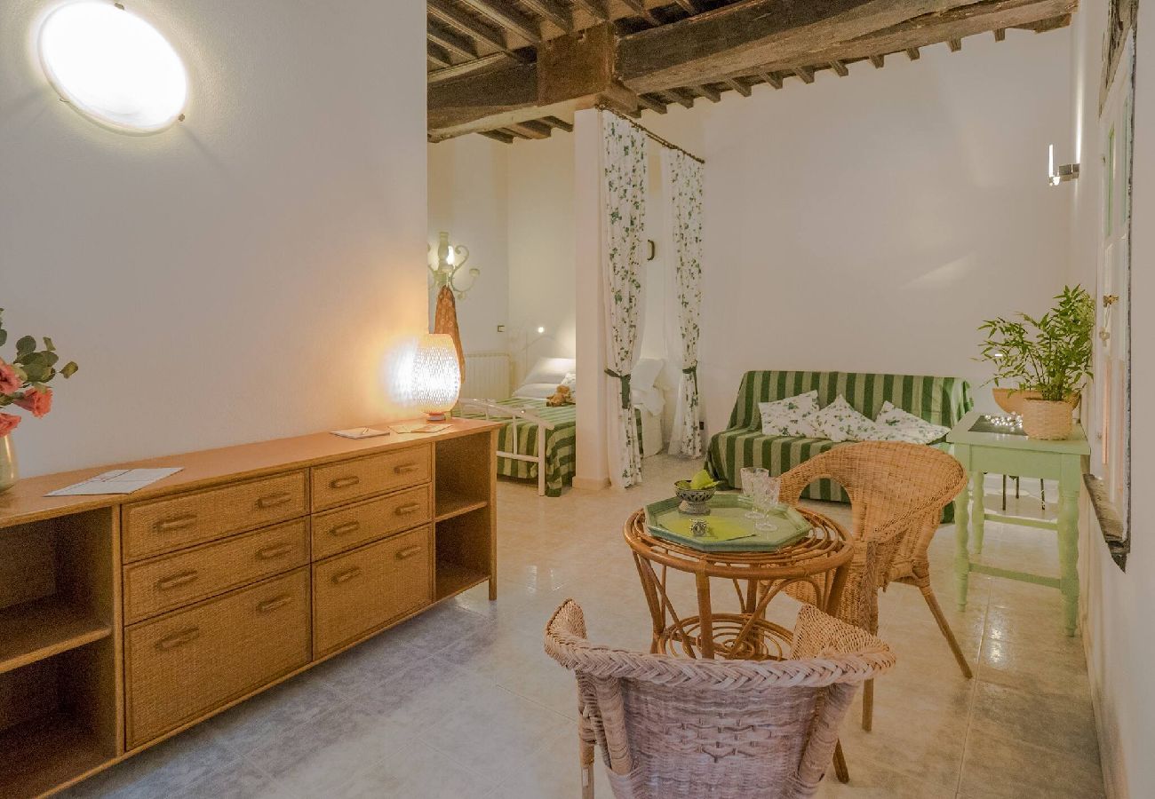 Apartment in Monterosso al Mare - Picabon Quiet Apartment with AC & Balcony