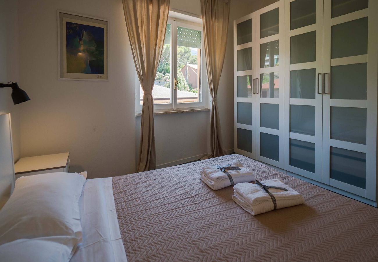 Apartment in Monterosso al Mare - Scimiscià 2-bedroom Apartment with AC