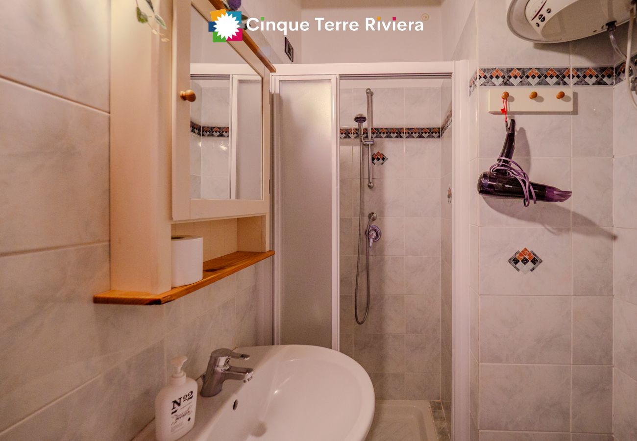 Apartamento en Vernazza - Casa Teresa with AC and Sea View Balcony