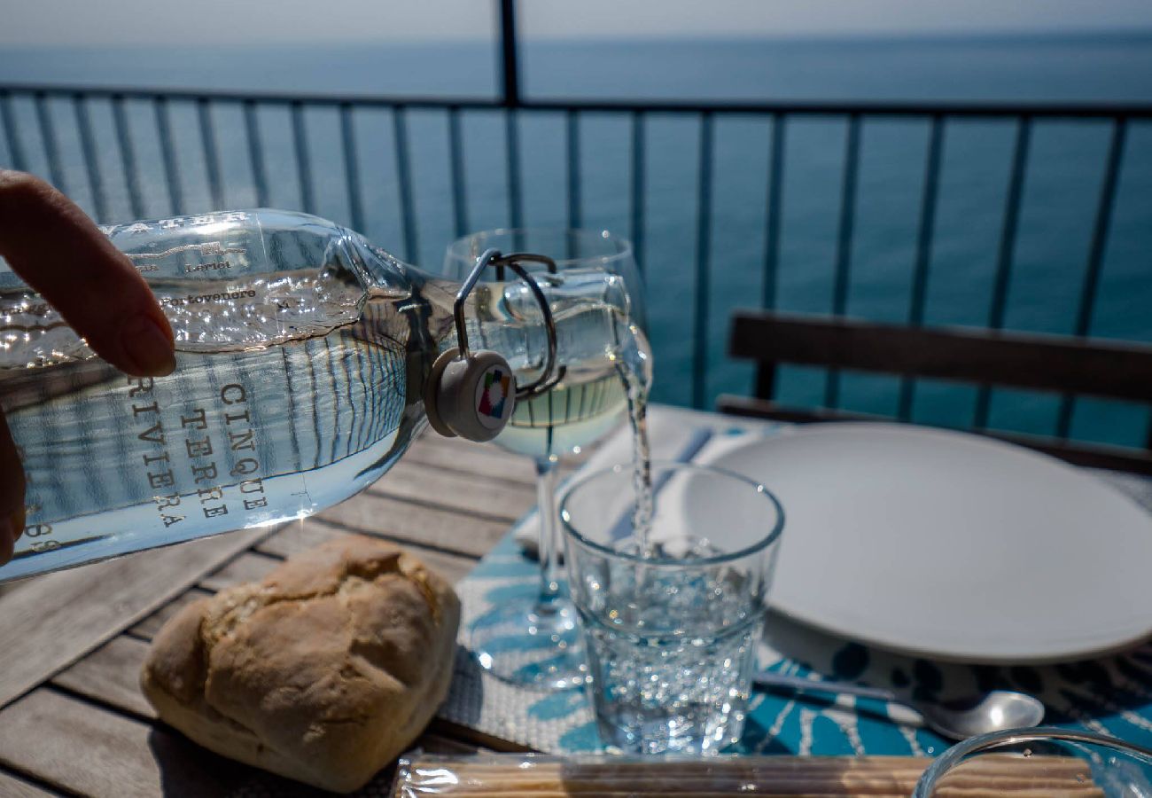 Apartamento en Manarola - La Lampara Sea View Terrace Apartment with AC