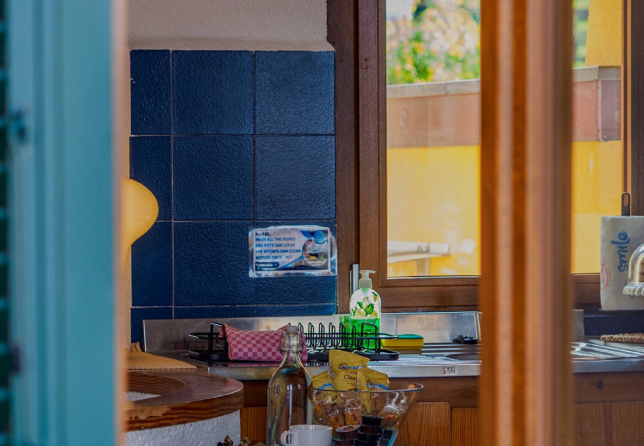 Apartamento en Manarola - La Lampara Sea View Terrace Apartment with AC