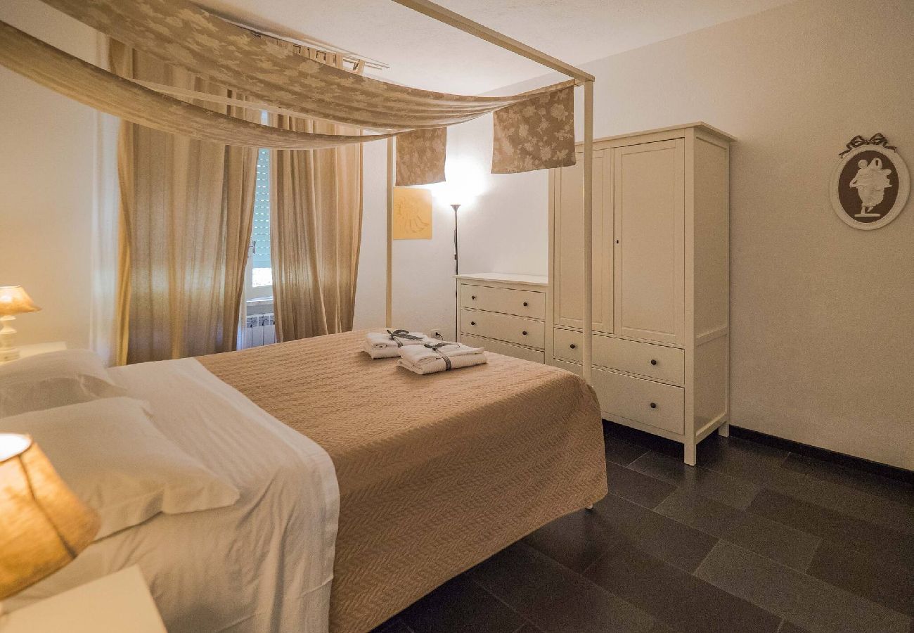 Apartamento en Monterosso al Mare - Sciacchetrà Apartment with AC & Patio