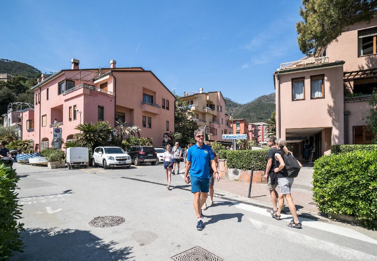 Apartamento en Monterosso al Mare - Sciacchetrà Apartment with AC & Patio