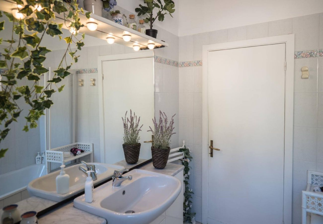 Apartamento en Vernazza - Recanissu Apartment with Balcony & AC