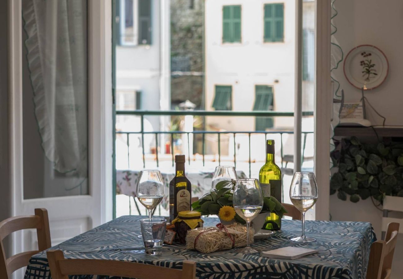 Apartamento en Vernazza - Recanissu Apartment with Balcony & AC