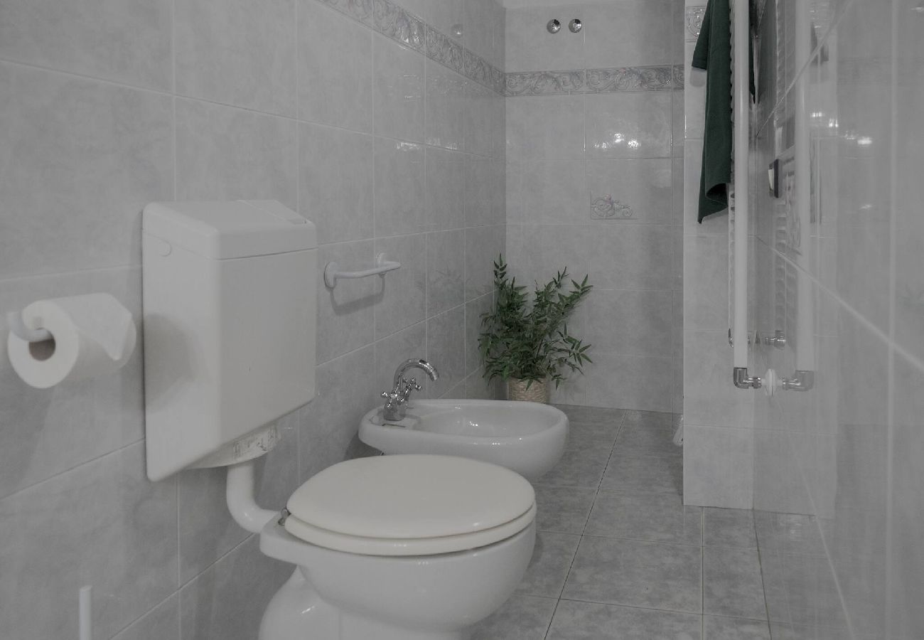 Appartement à Monterosso al Mare - Picabon Quiet Apartment with AC & Balcony