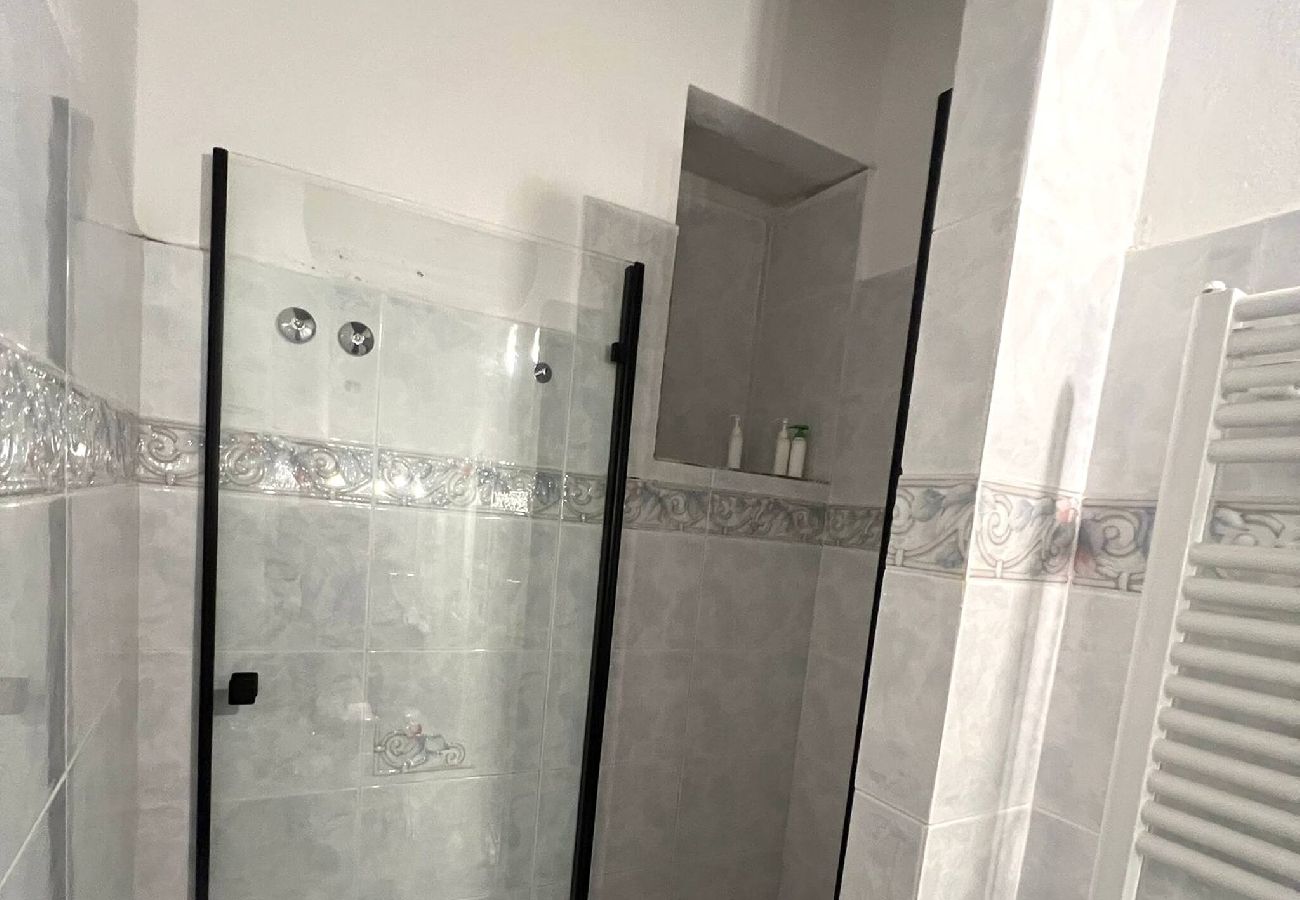 Appartement à Monterosso al Mare - Picabon Quiet Apartment with AC & Balcony